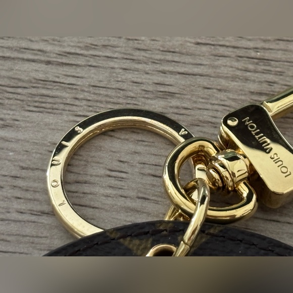 PRICE FIRM Louis Vuitton 2020 Vivienne Bag Charm & Key Holder - Picture 4 of 16